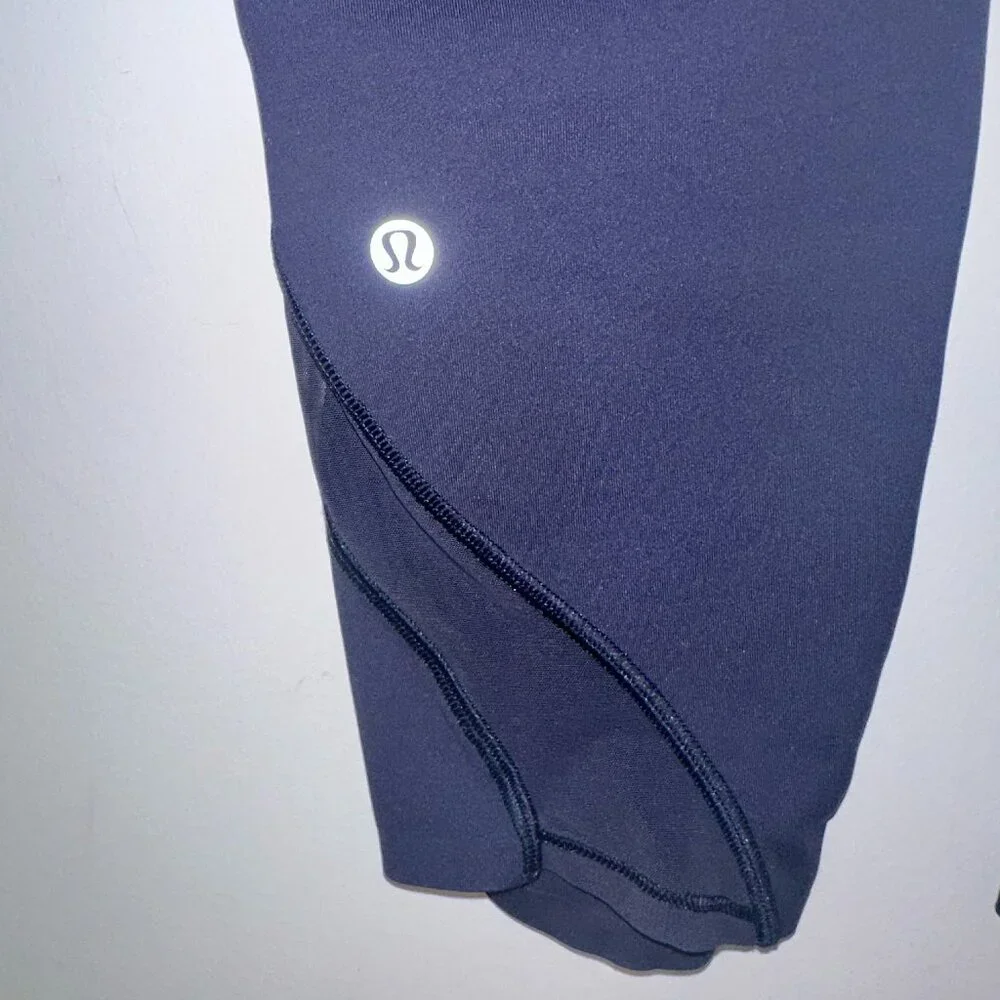 💙 Lululemon Pace Perfect Crop (17") Midnight Navy - Size 4 - Like New 💙 - Picture 9 of 10